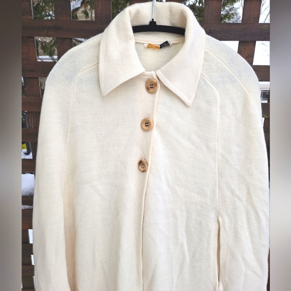 Vintage Knit Cape - Picture 5 of 10